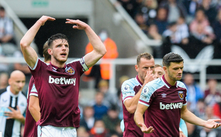 Premier League players walk onto the pitch wearing shirts without gambling sponsors.